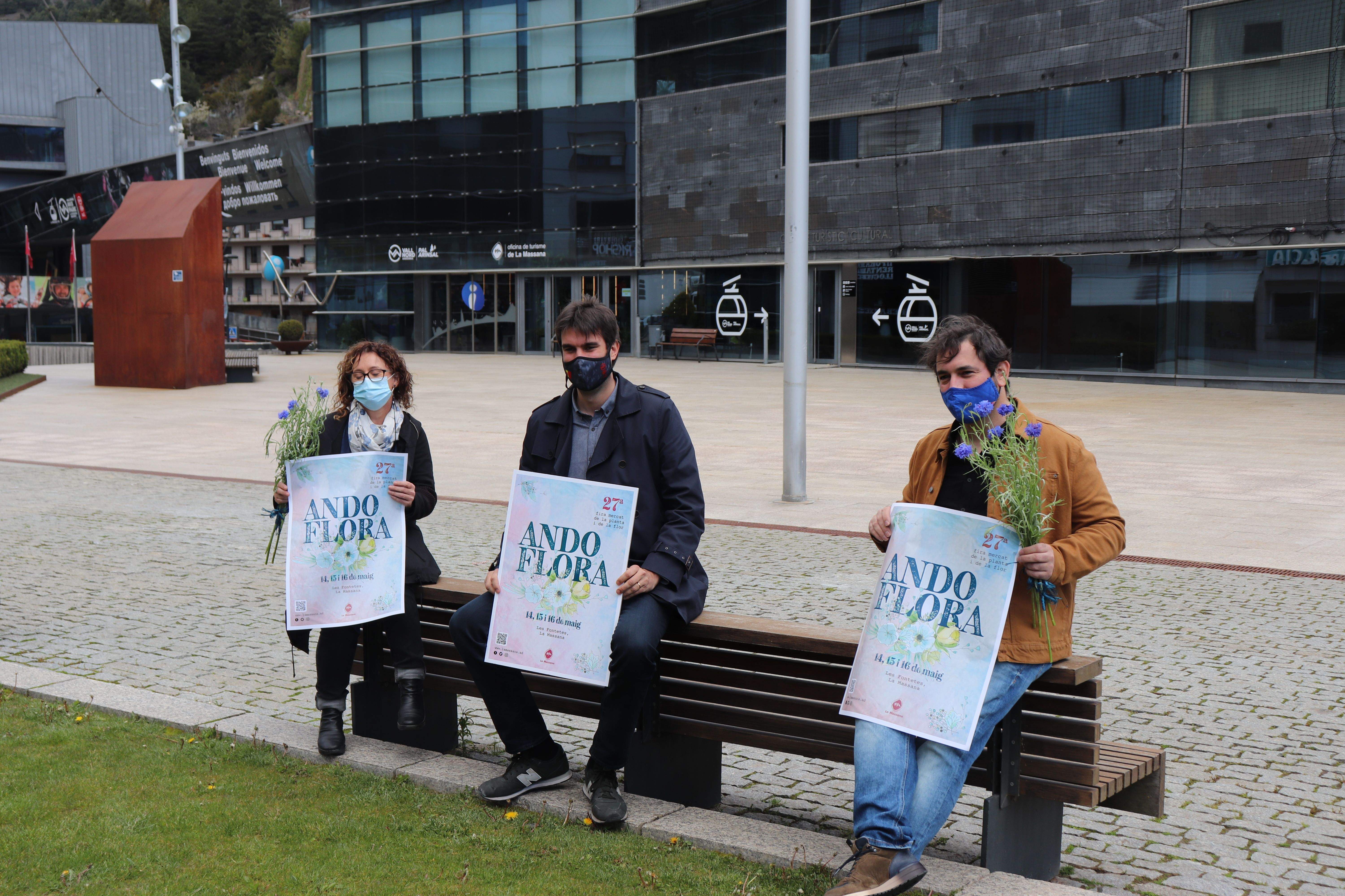 Guillem Forné, Montse Checa i Juli Barrero a la presentació d'Andoflora.