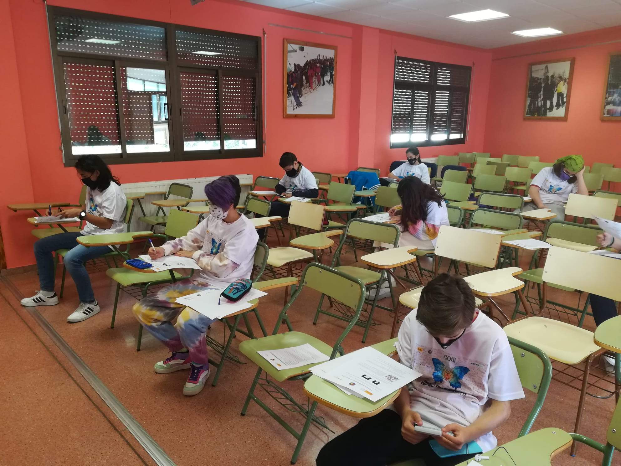 Alumnes participant en l'Olimpíada Matemàtica