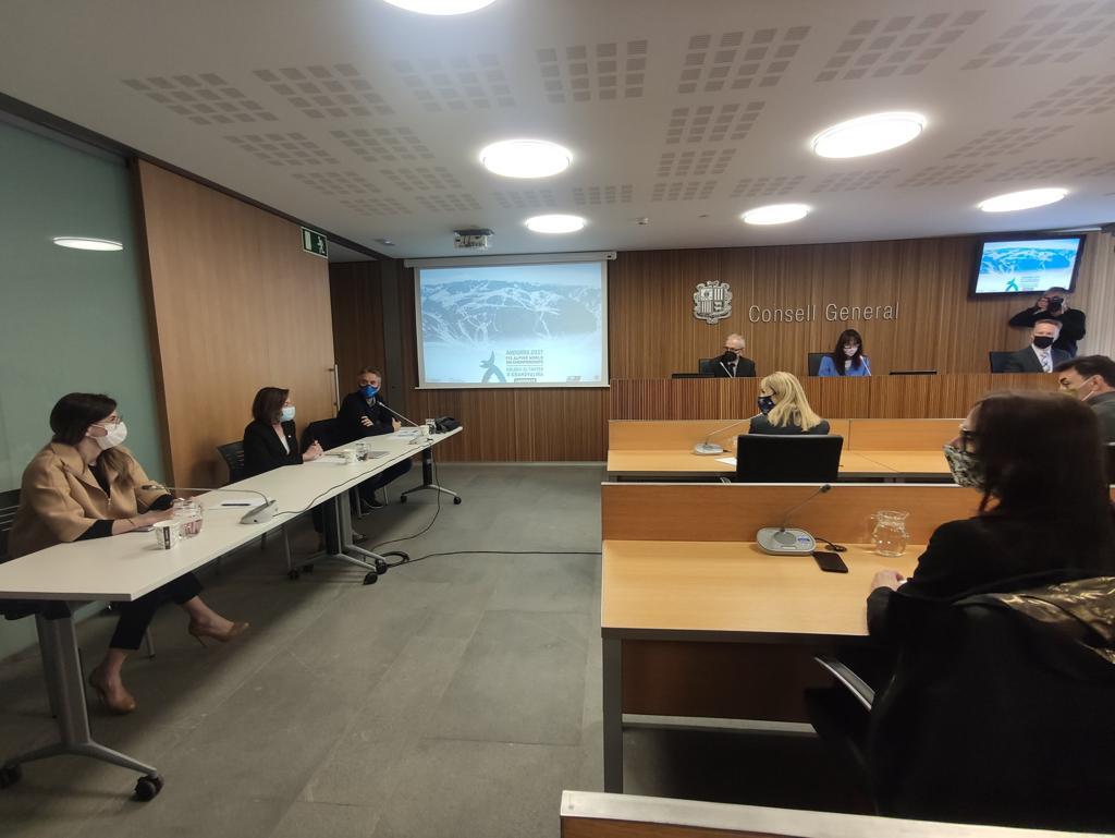 Una imatge de la compareixença per explicar els detalls de la candidatura.