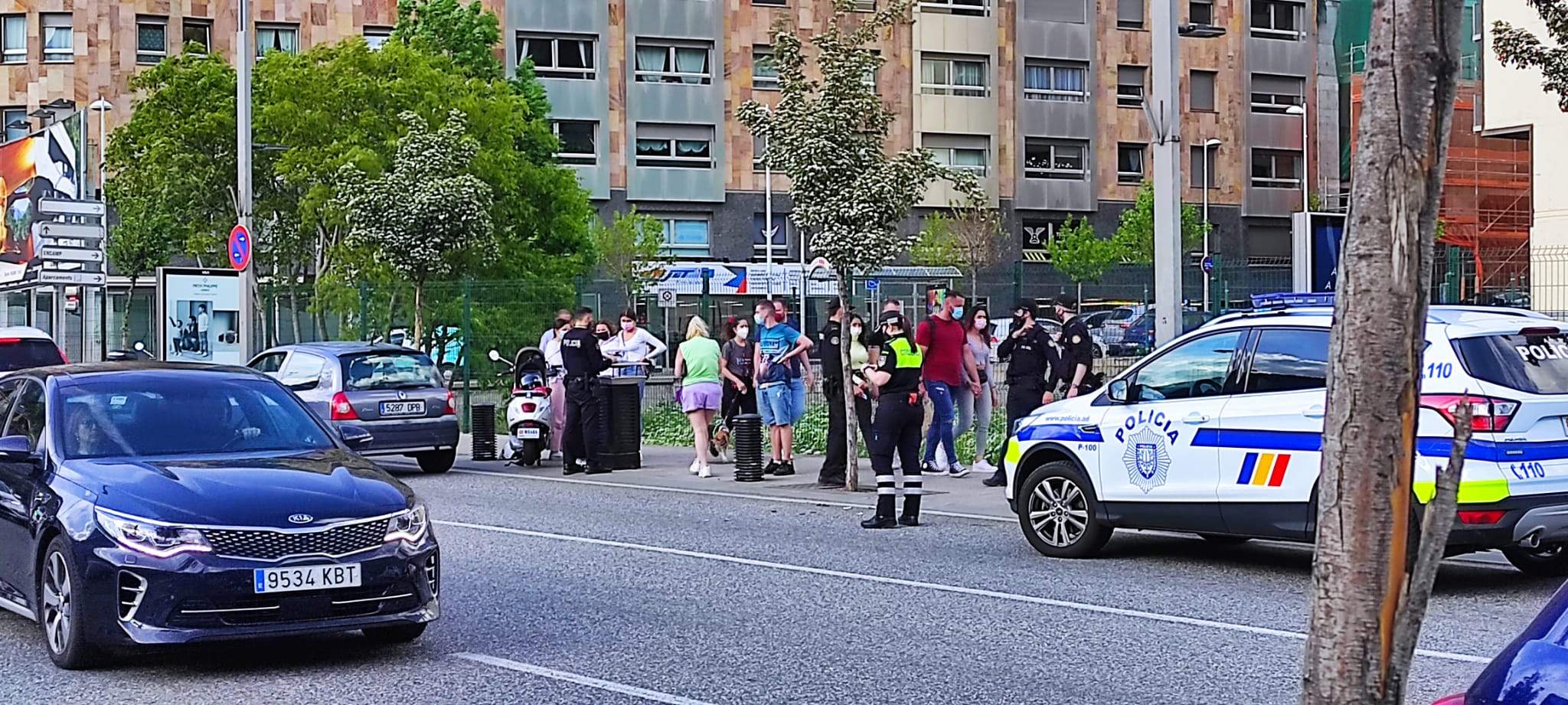 La petita col·lisió ha obligat els cossos de seguretat a ordenar el trànsit per evitar una major afectació.