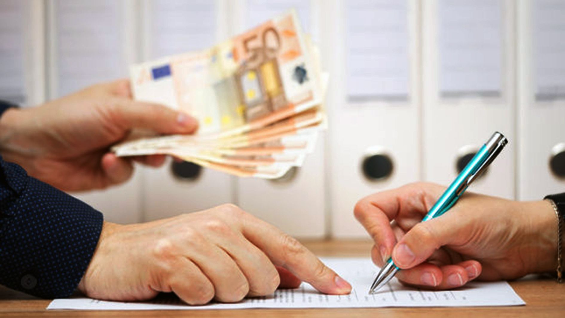 Simulació d'un acord per a la concessió d'un crèdit.