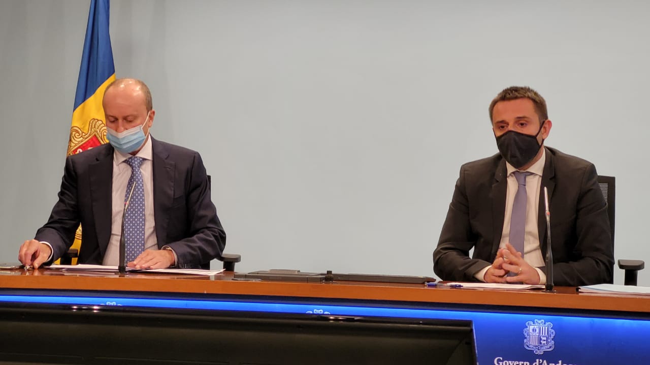 Rossell i Leon han presentat els punts bàsics del text. Rossell i Leon han presentat els punts bàsics del text.