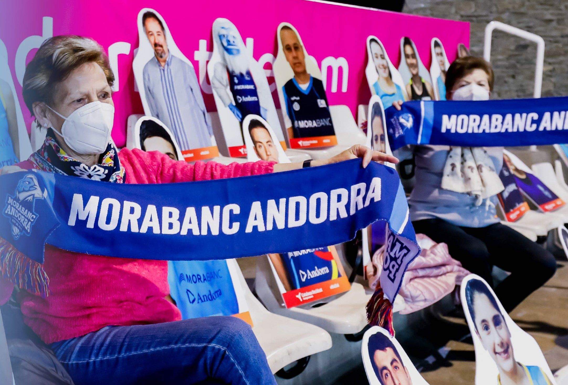 Aficionats durant el duel del març contra el Mornar Bar.