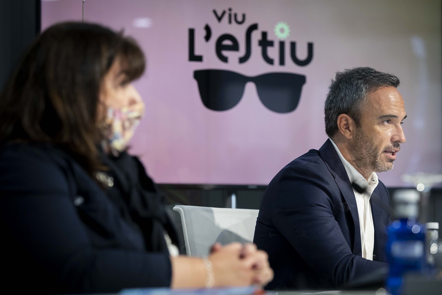 Meritxell Pujol i Alain Cabanes durant la presentació de les activitats.