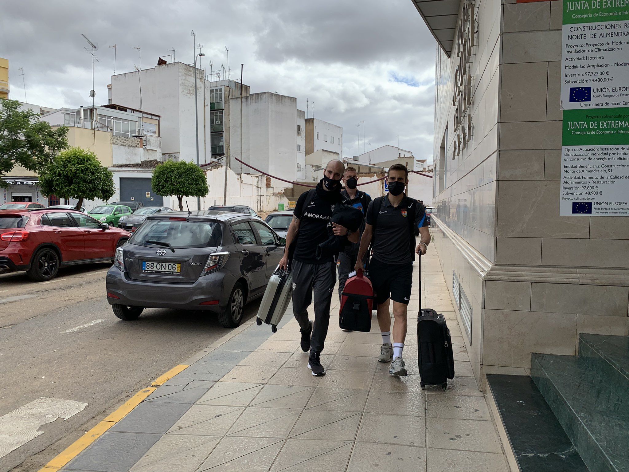 L'expedició de l'FC Andorra, arribant a Almendralejo.