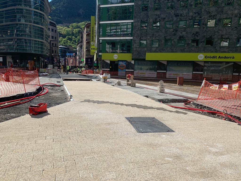 Les obres de la Rotonda avancen a bon ritme i ja es pot veure com serà el futur paviment.