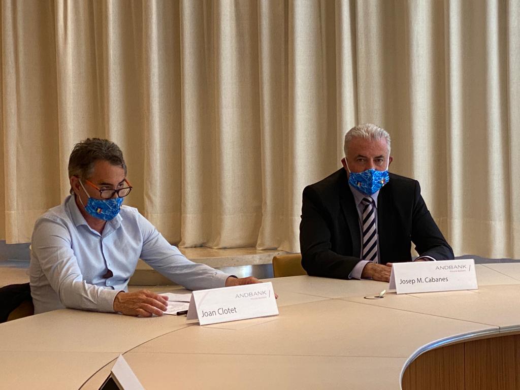 Joan Clotet i Josep Maria Cabanes presentant l'equip de natació andorrà