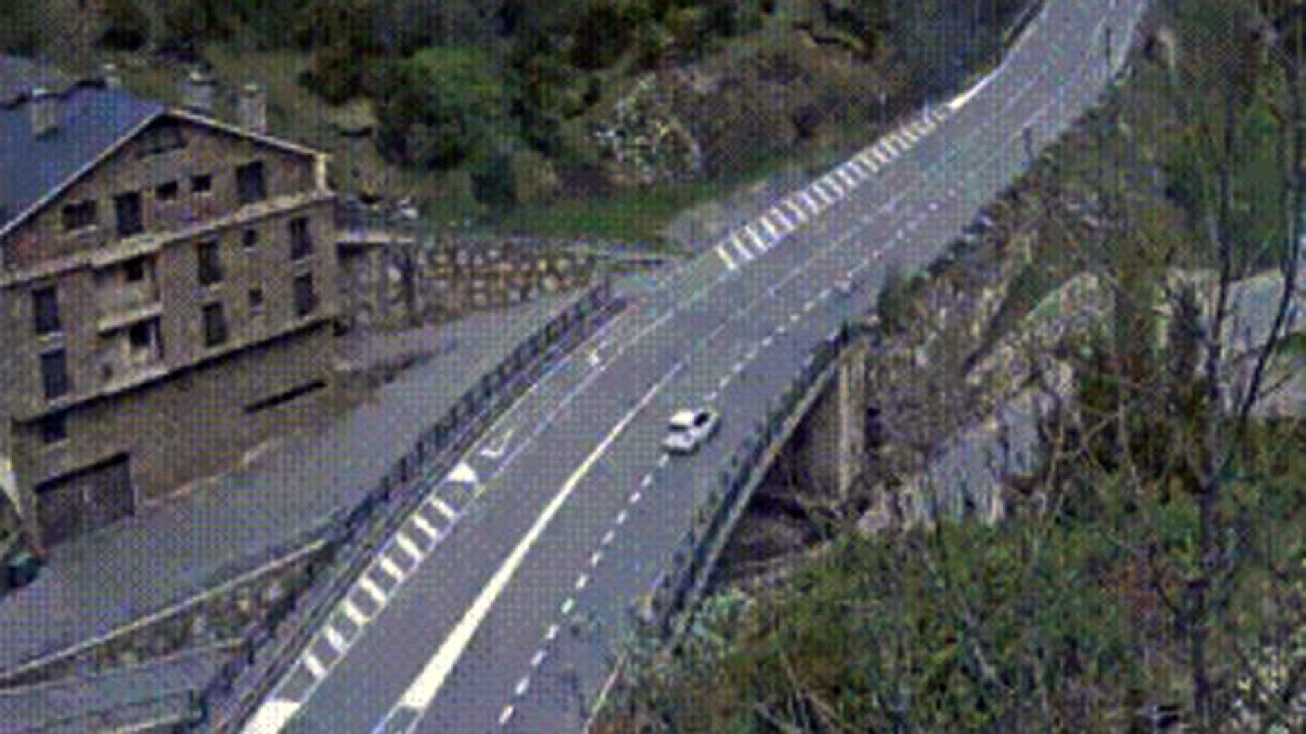 Un vehicle que podria ser el que finalment ha estat controlat dirigint-se cap a Canillo aquesta tarda.