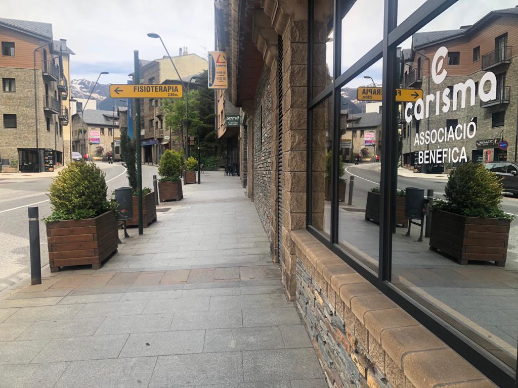 La botiga de Carisma situadia a peu de càrrer a la Massana.