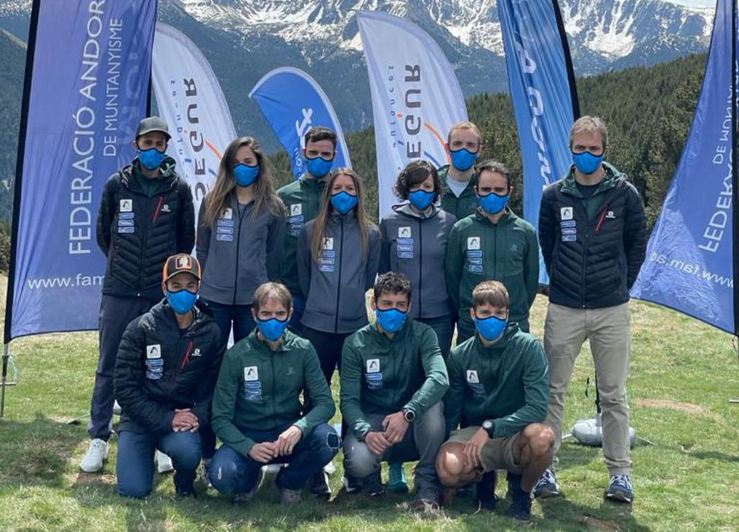 Els integrants de l'equip a la presentació d'aquest dilluns al coll d'Ordino.
