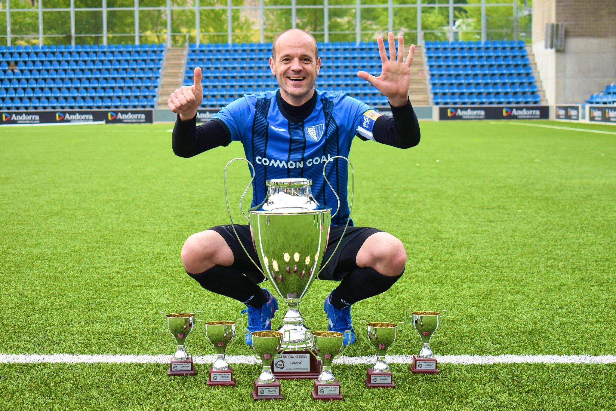 Ildefons Lima, en l'entrenament de l'Inter del dimarts, amb el darrer títol de lliga aconseguit.