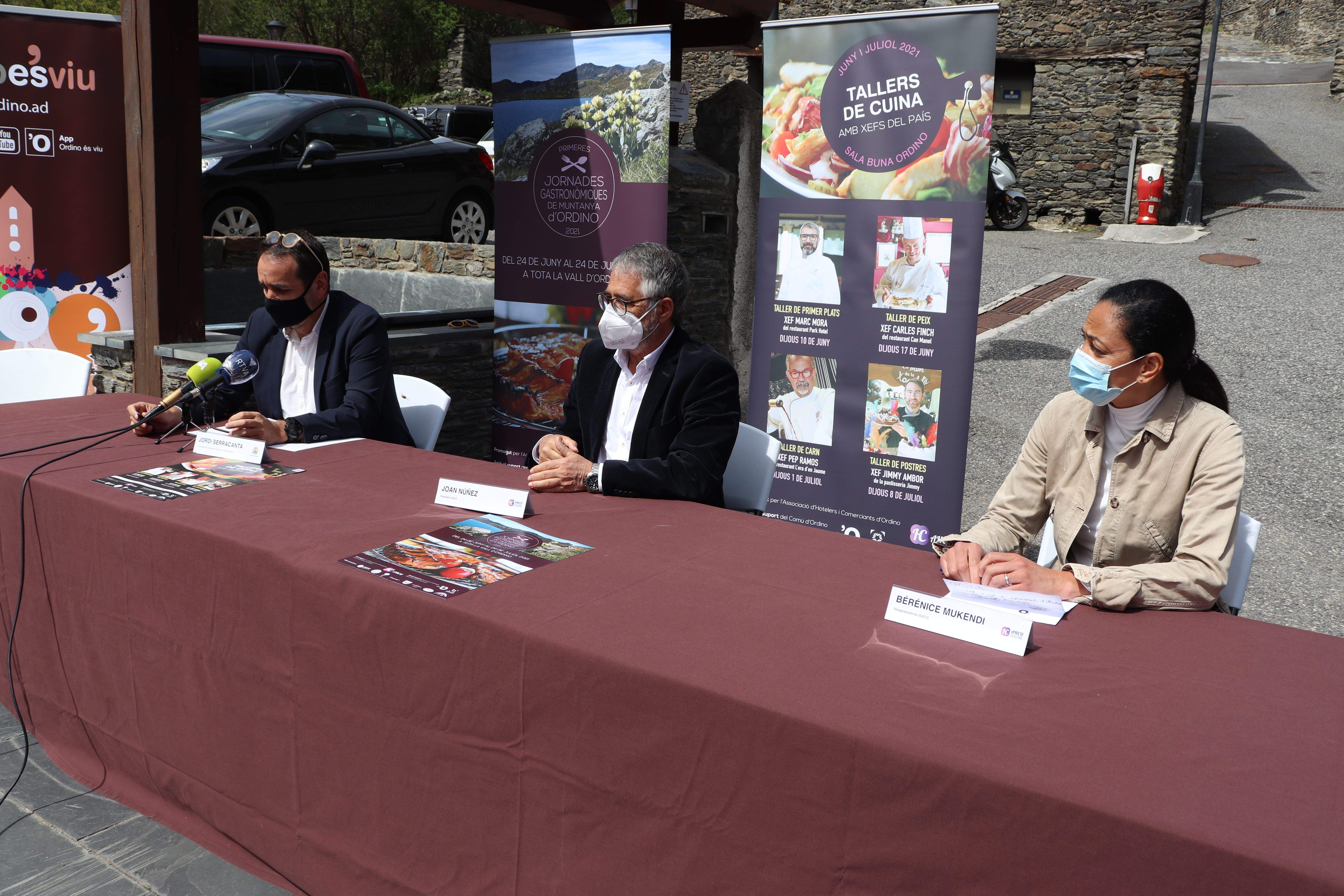 Serracanta, Núñez i Mukendi a la presentació de les accions gastronòmiques.