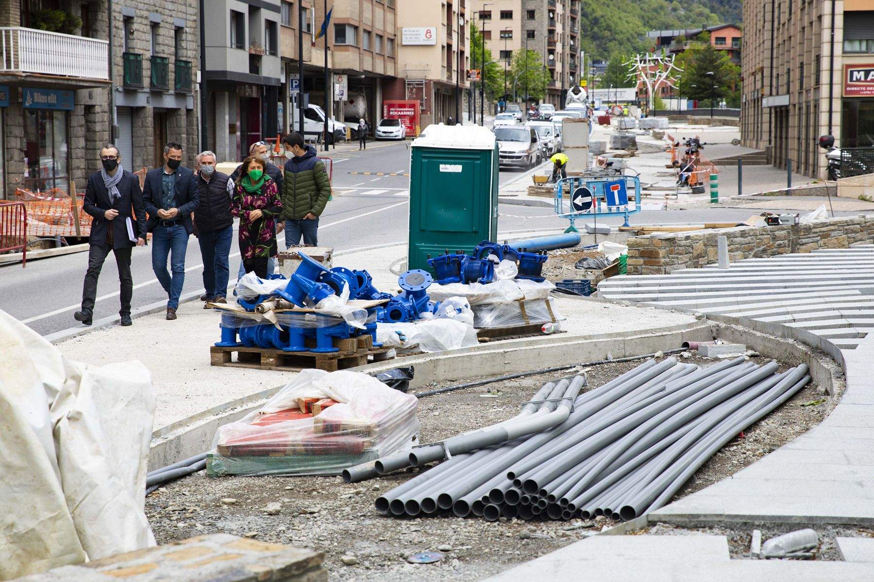 Els cònsols d'Andorra la Vella visitant les obres de l'avinguda d'Enclar ara fa uns dies.