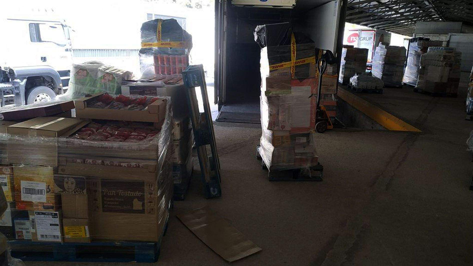 Productes en un magatzem.