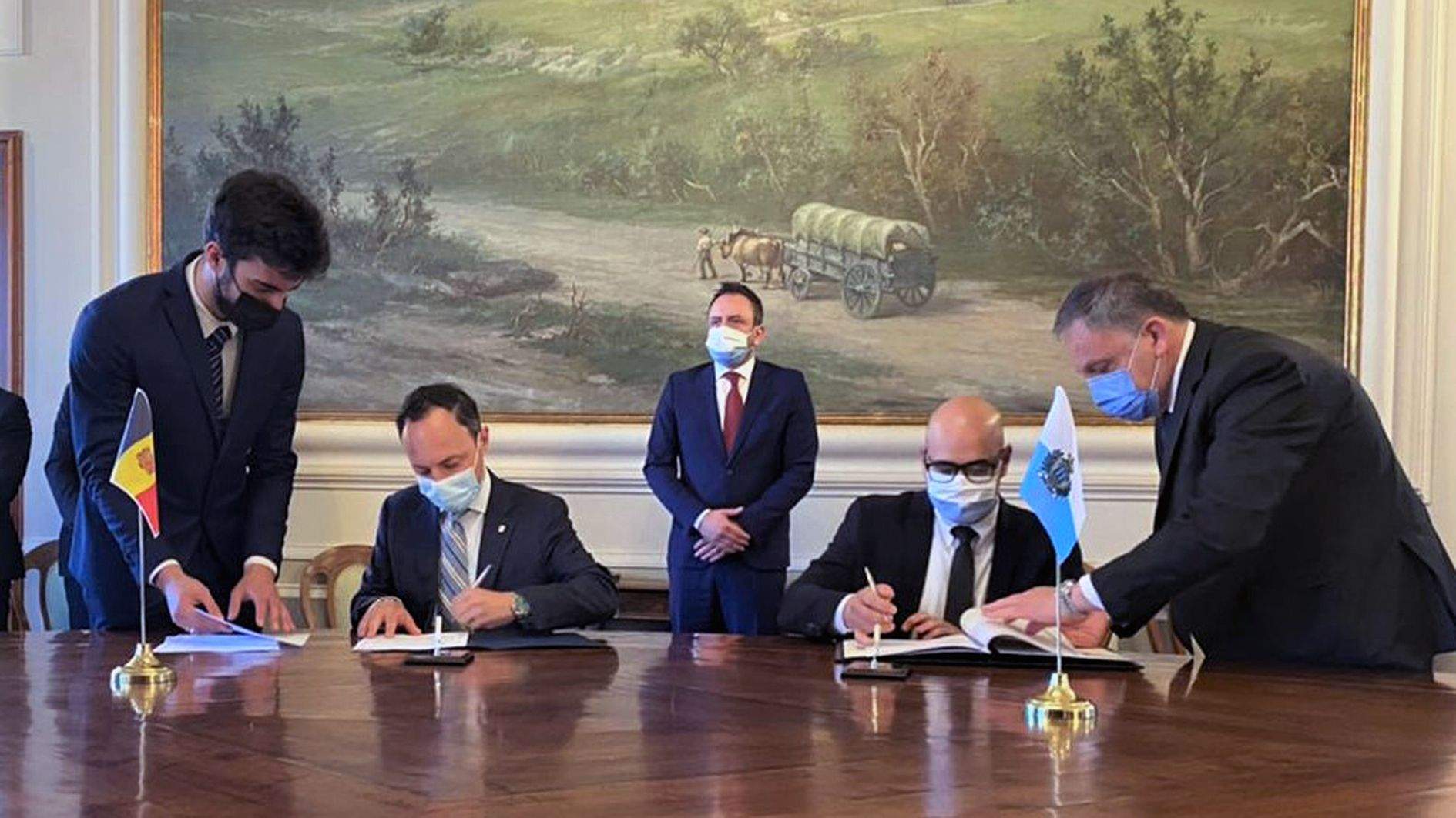 Xavier Espot durant la signatura del memoràndum.