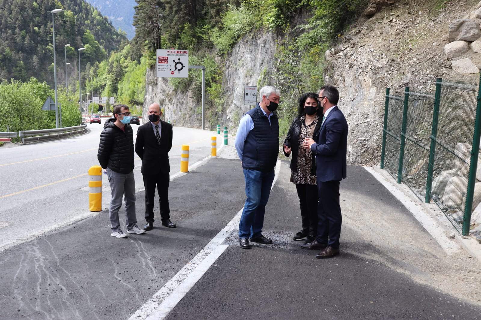 Filloy i altres membres del ministeri a la zona on es faran les obres del tercer carril.