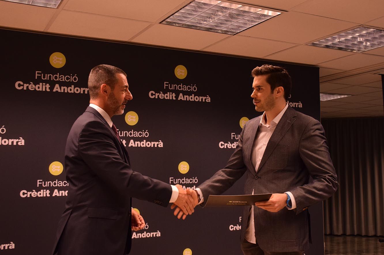 Lliurament d'una beca l'any 2019.