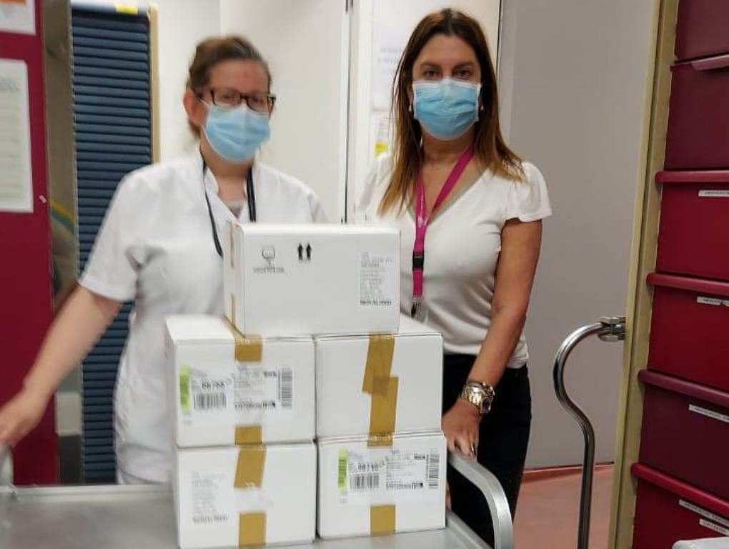 El lot de vacunes ha estat transportat al Servei de Farmàcia de l'hospital.