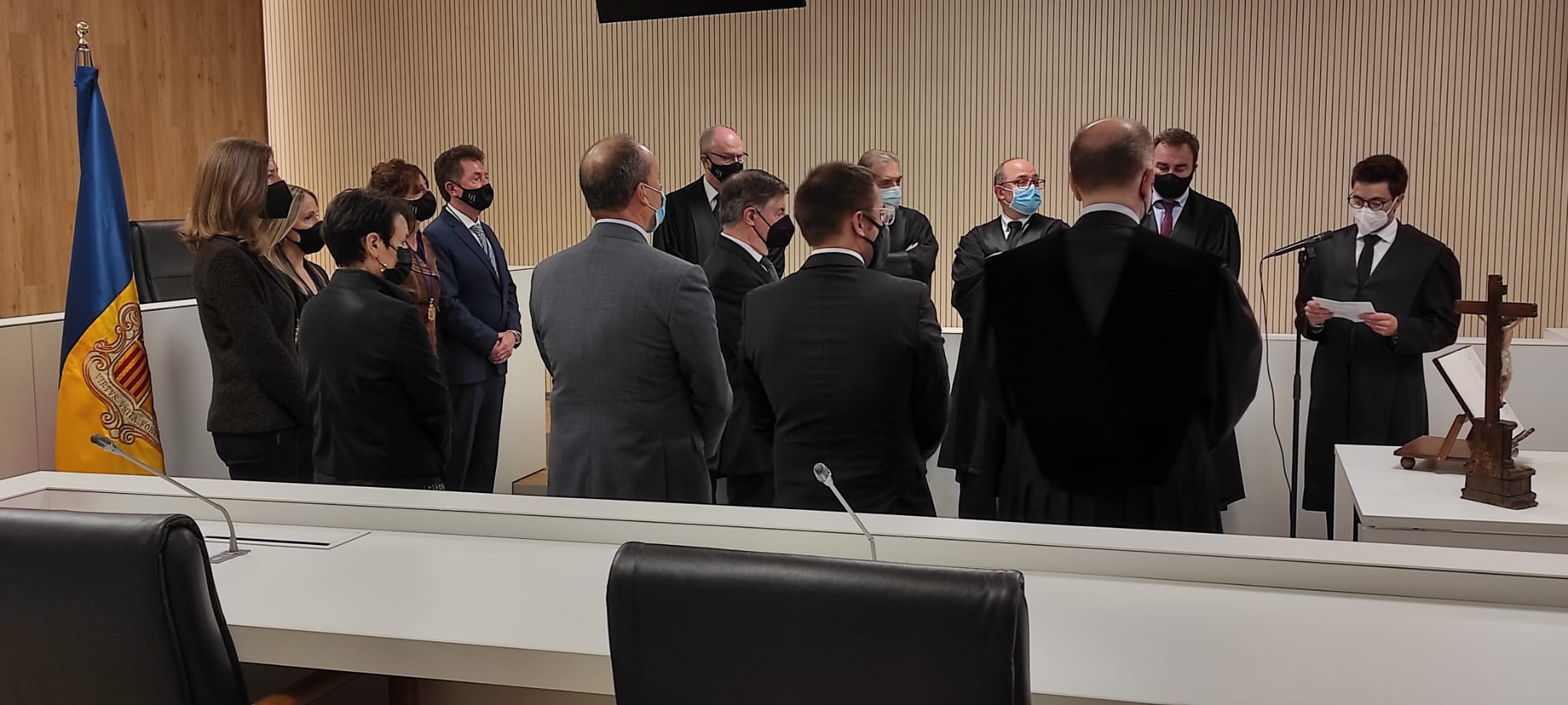 El nou batlle Sergi Costa (dreta) pronunciant el seu discurs després de prometre el càrrec.