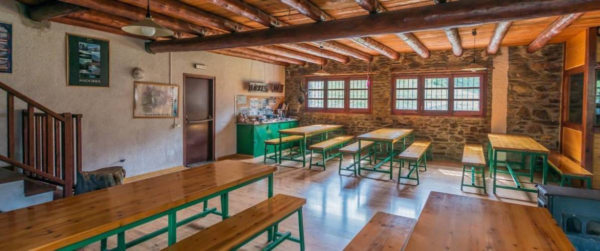 Interior del refugi del Comapedrosa.