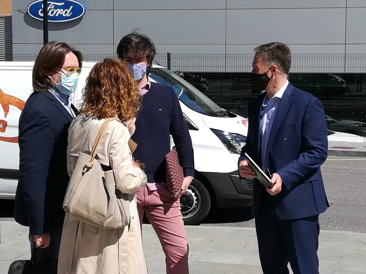 Els presidents dels grups de DA, Liberals i CC amb la ministra de Medi Ambient, Sílvia Calvó.