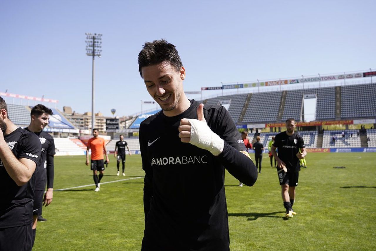 Riverola, celebrant l'ascens a Primera RFEF al Camp d'Esports de Lleida.