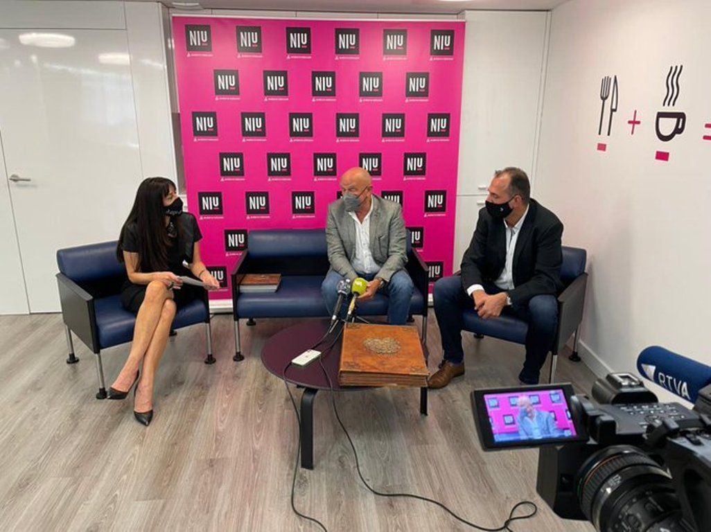 Marta Ambor, Miquel Huguet, i Miquel Gouarré durant la roda de premsa.