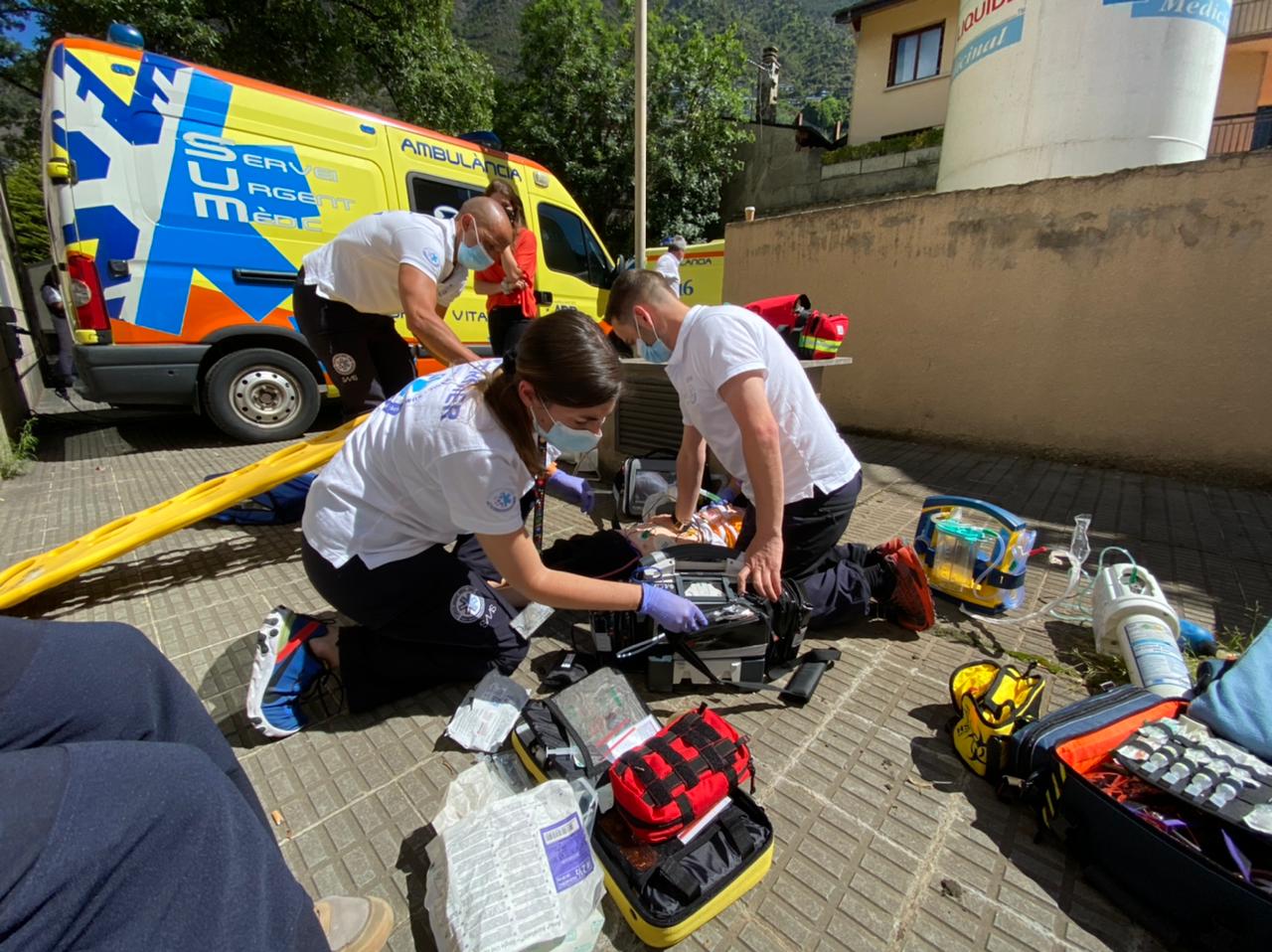 Efectius de l'actual transport sanitari fent pràctiques pediàtriques. Efectius de l'actual transport sanitari fent pràctiques pediàtriques.