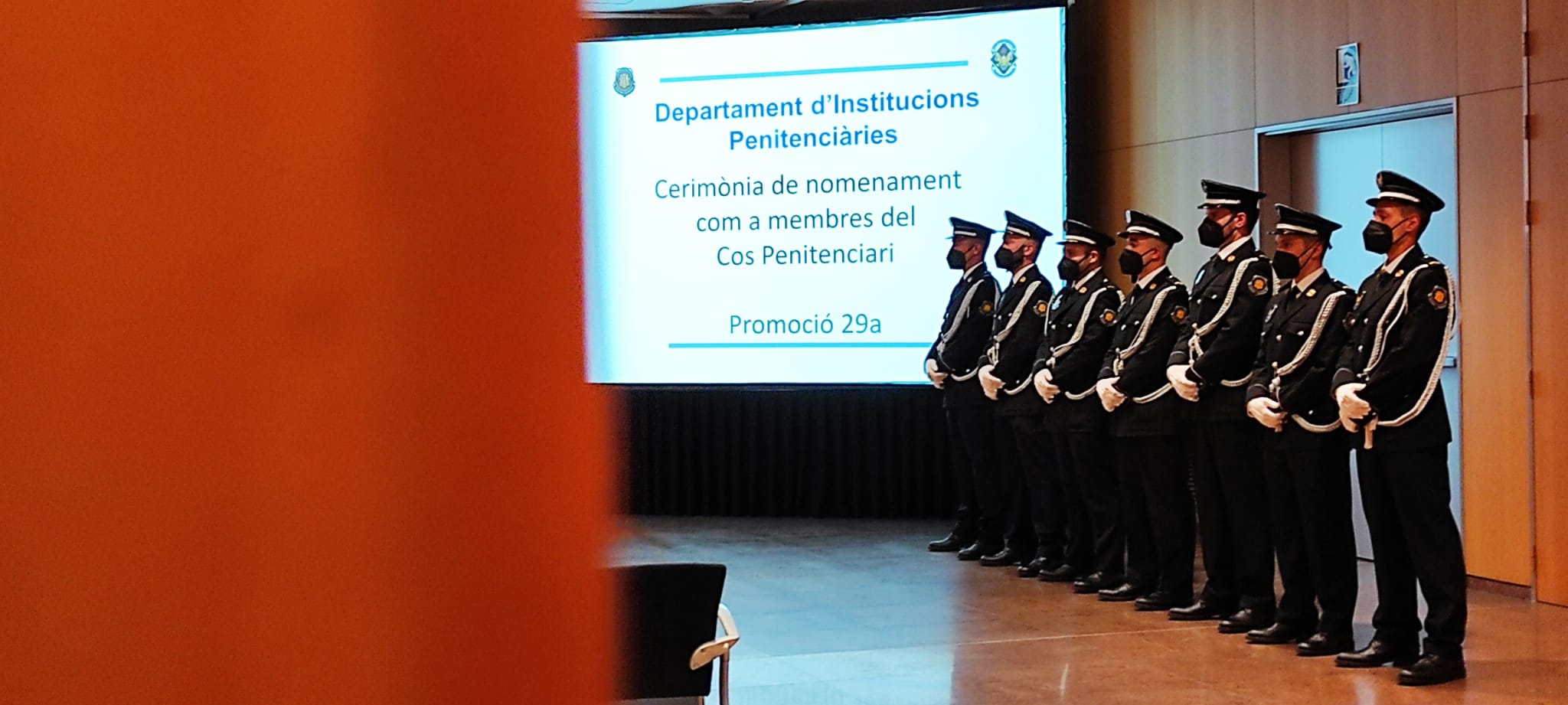 Els set nous agents en formació de repòs.