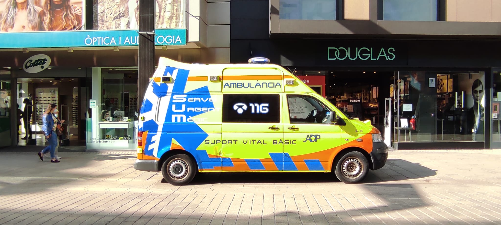 Una ambulància de l'actual concessionària en un servei. Una ambulància de l'actual concessionària en un servei.