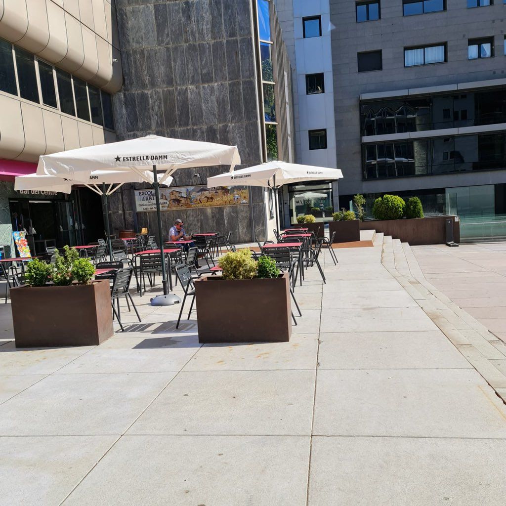 El bar del centre ja funciona amb normalitat a la plaça Germandat.