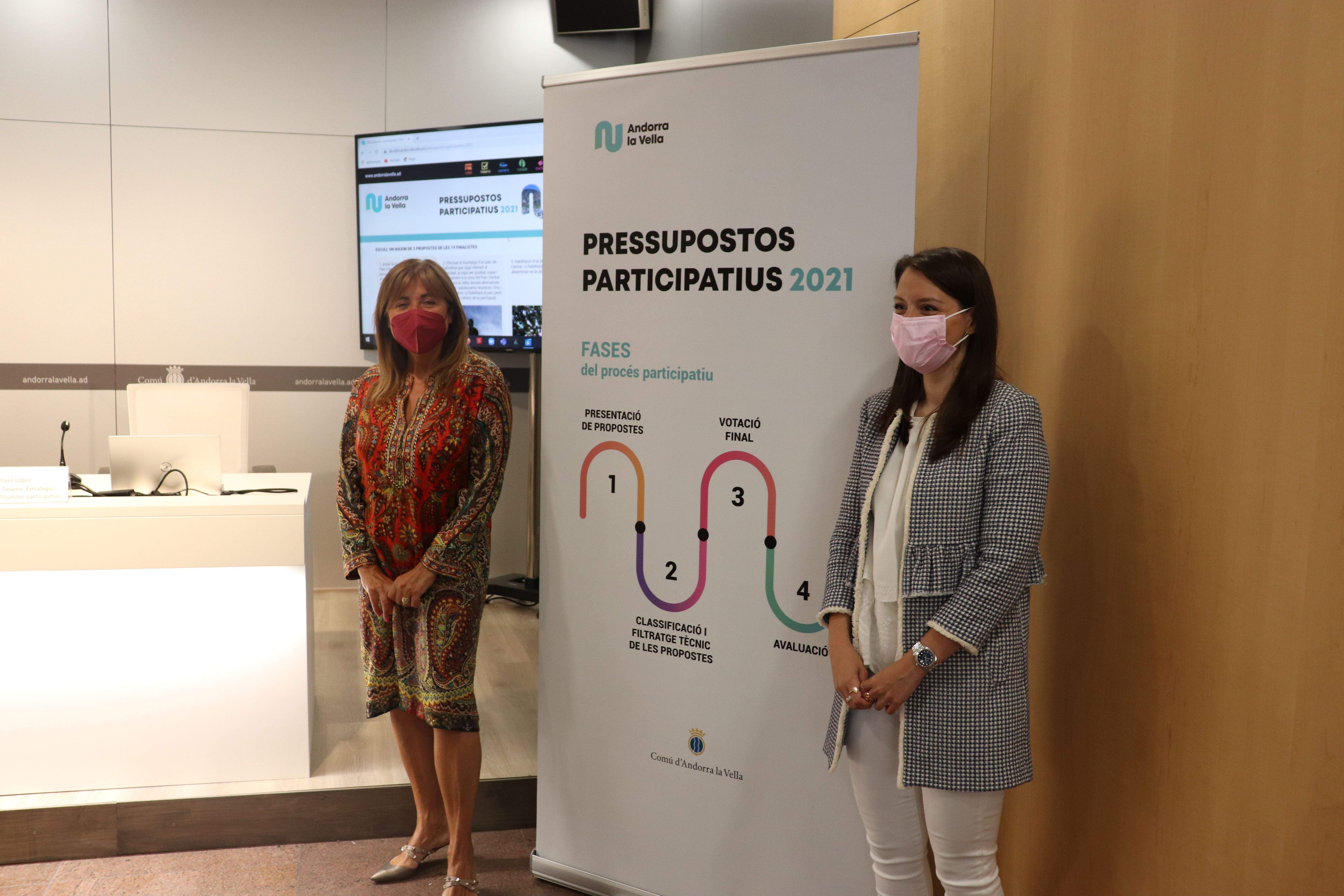 Conxita Marsol i Meritxell López a la presentació dels finalistes.