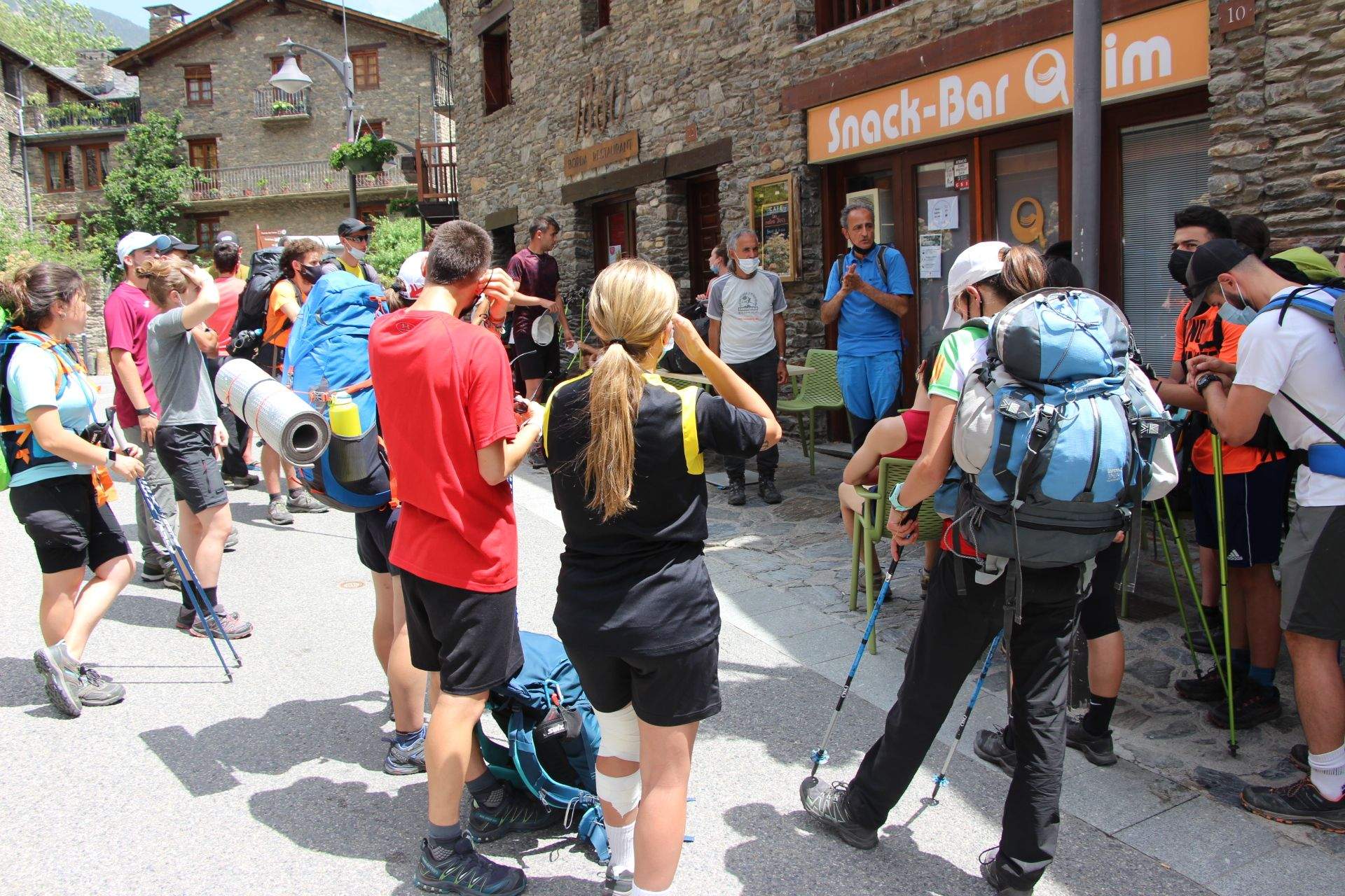 Els estudiants, al centre d'Ordino.
