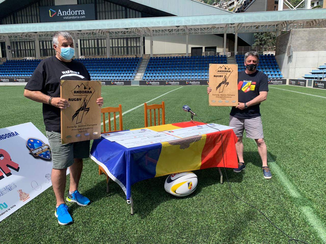 Els membres de la federació, Gilles Combes i Jean-Marc Flaux durant la presentació.