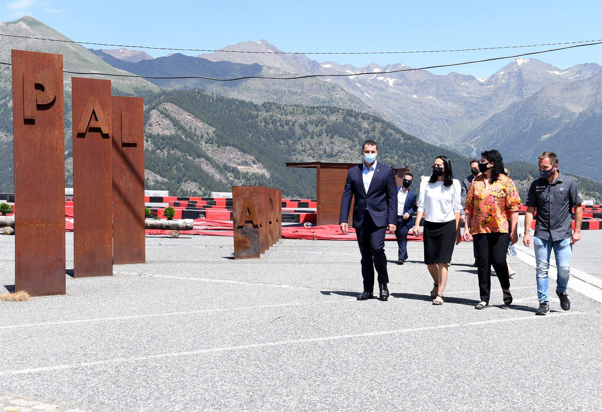 Gallardo, les cònsols massanenques, i Marticella a Pal durant la presentació del projecte d'heliport.