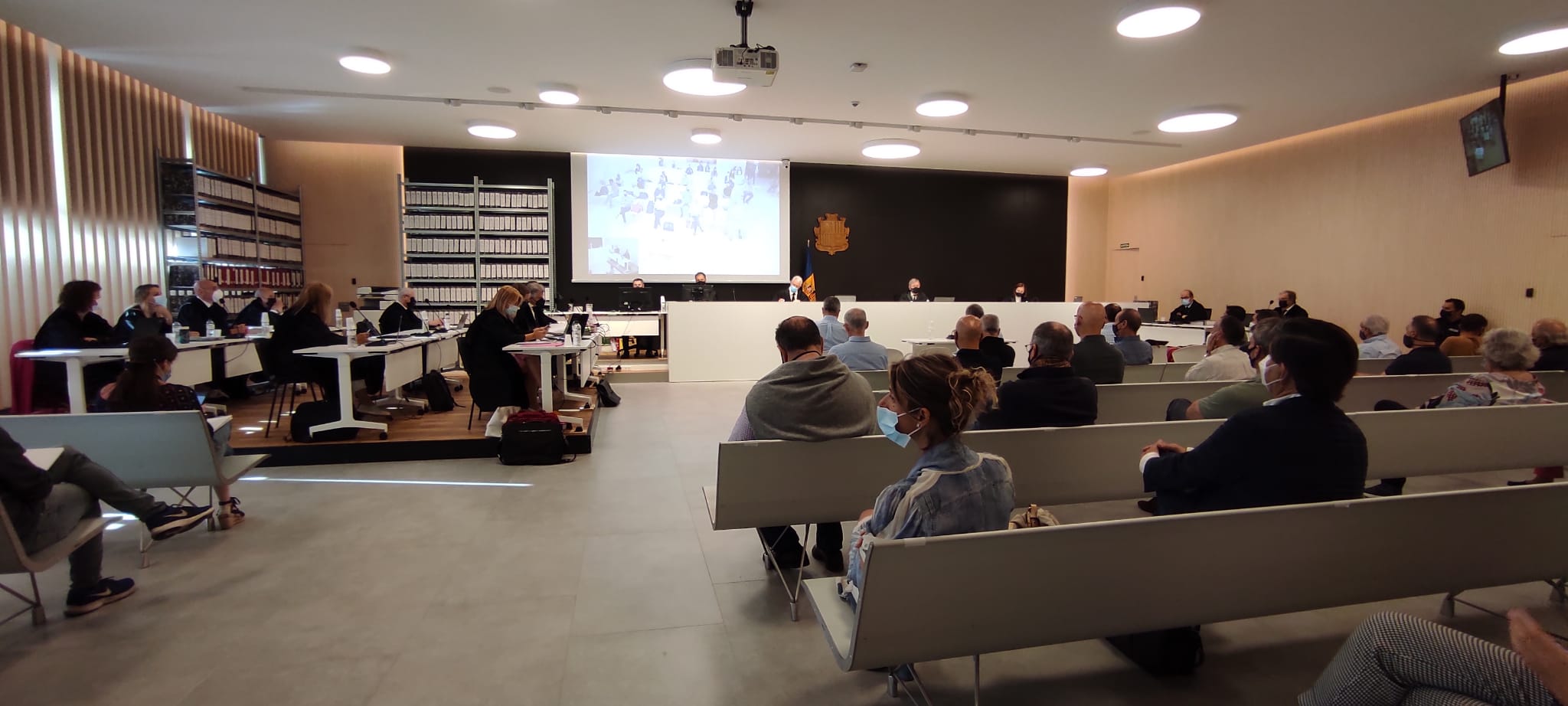 Una vista general de la sala.