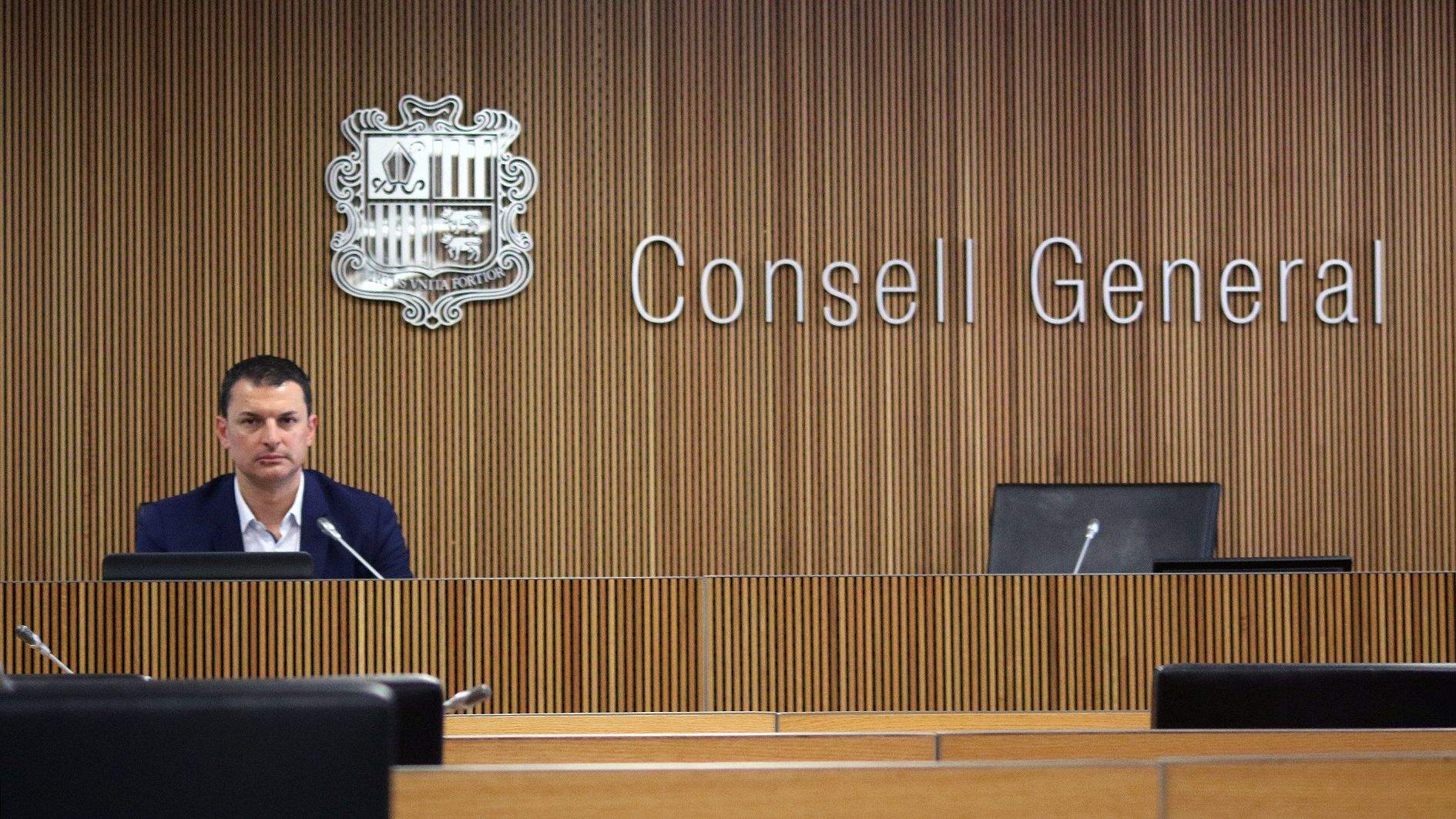 El ministre Jordi Gallardo després de la compareixença davant la comissió legislativa d'Economia.