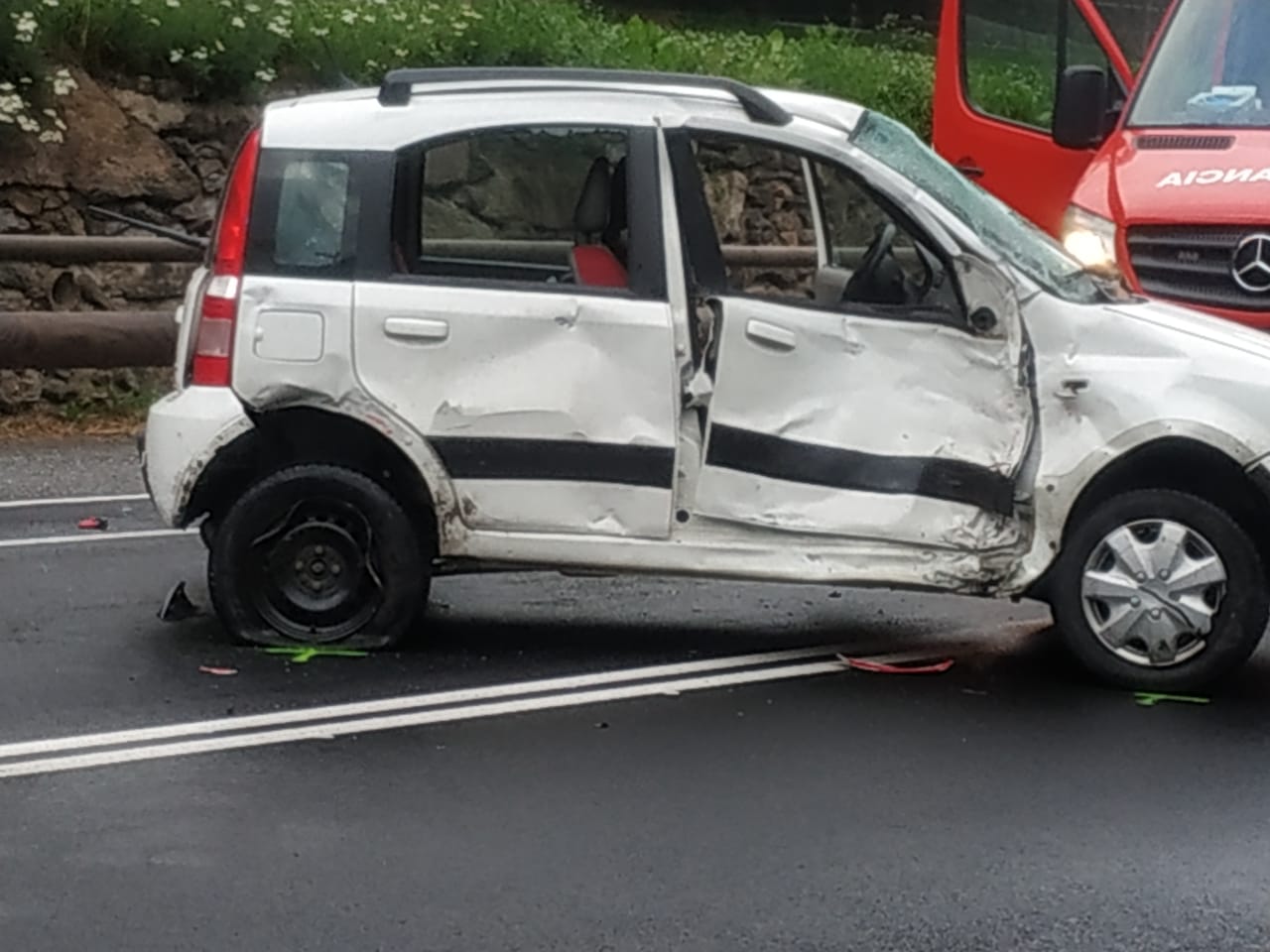 Una imatge del vehicle amb la repercussió de l'impacte.