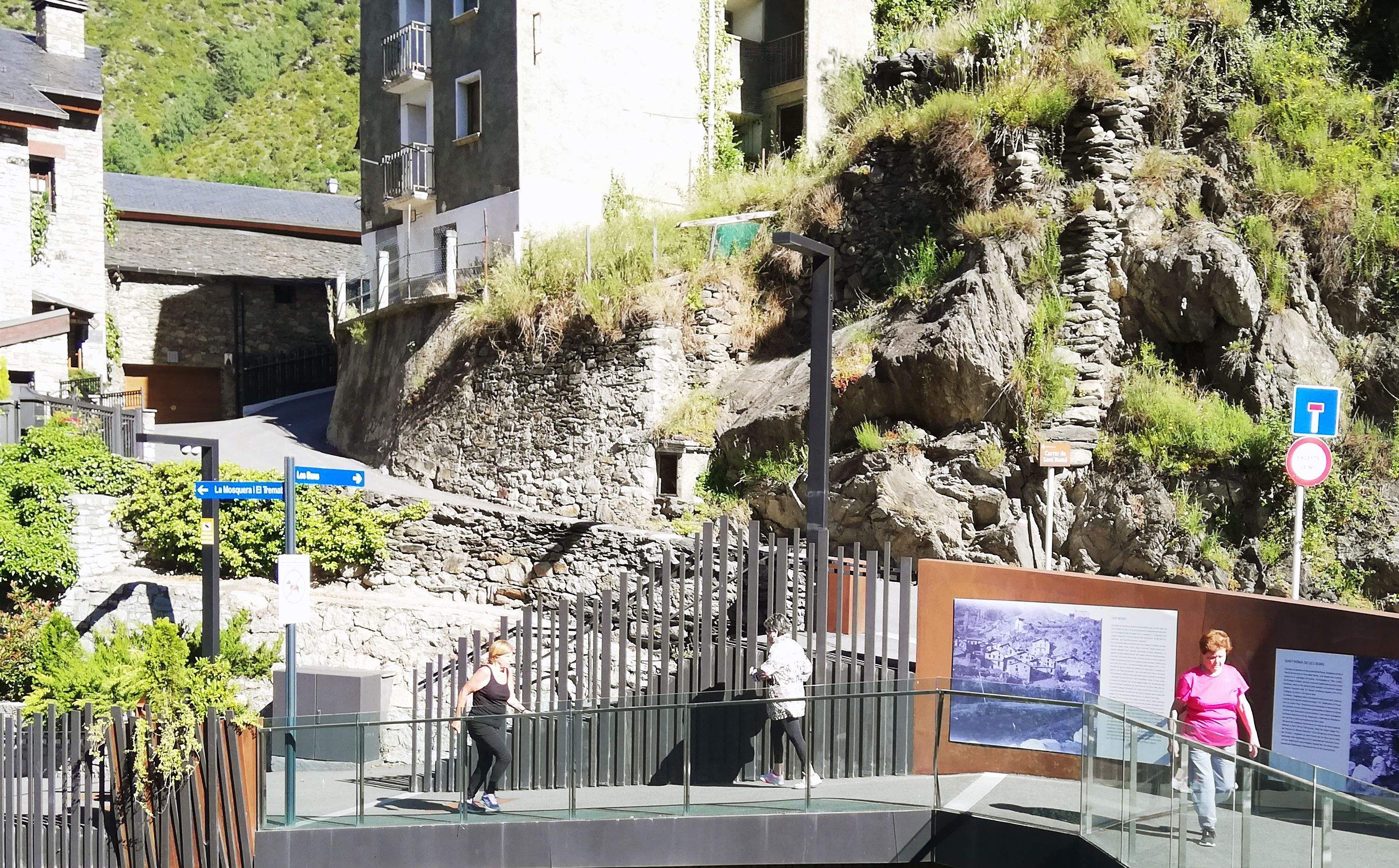 La primera caminada per a la gent gran de la temporada a Encamp.