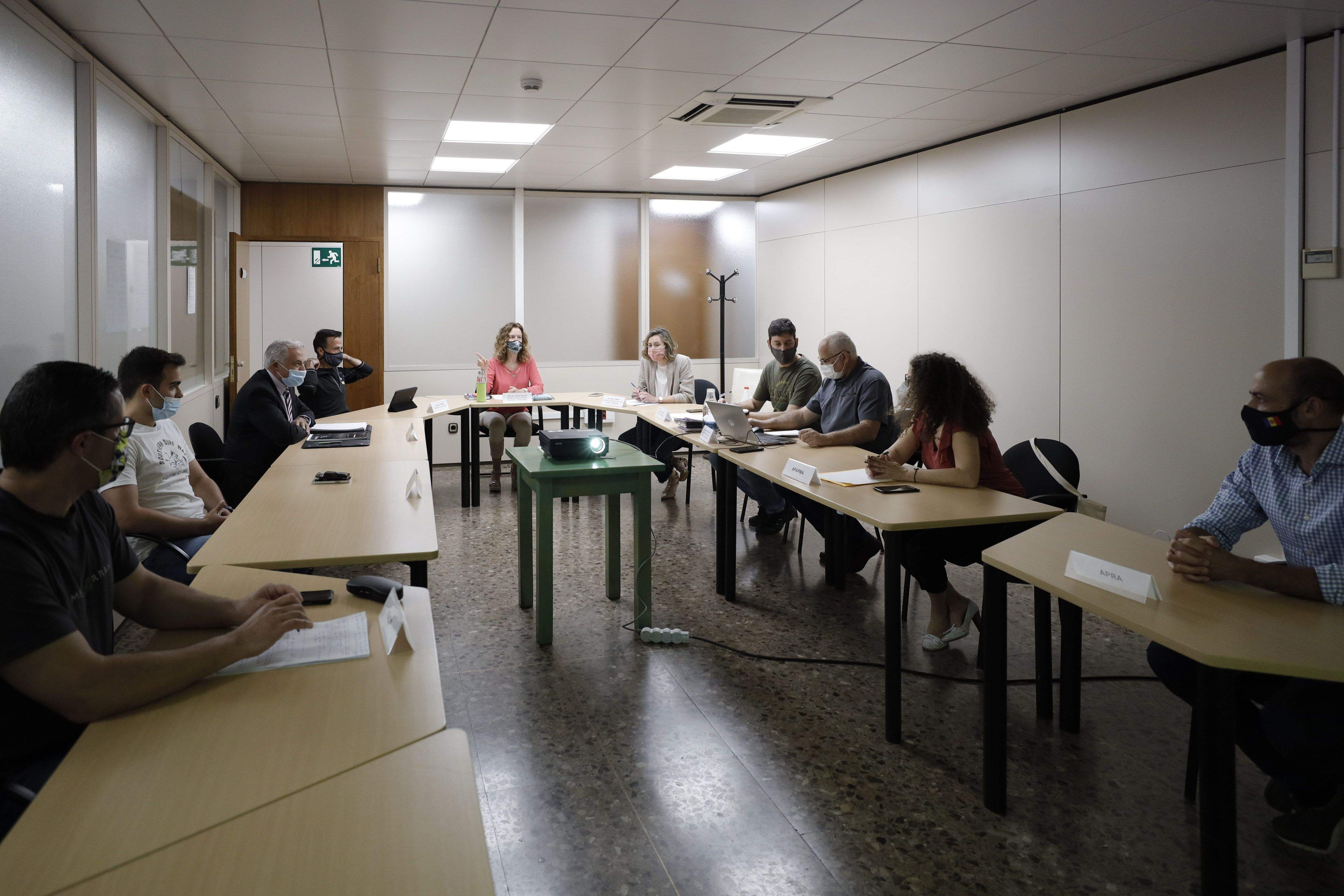 Una imatge de la reunió de la comissió de seguiment de la caça.