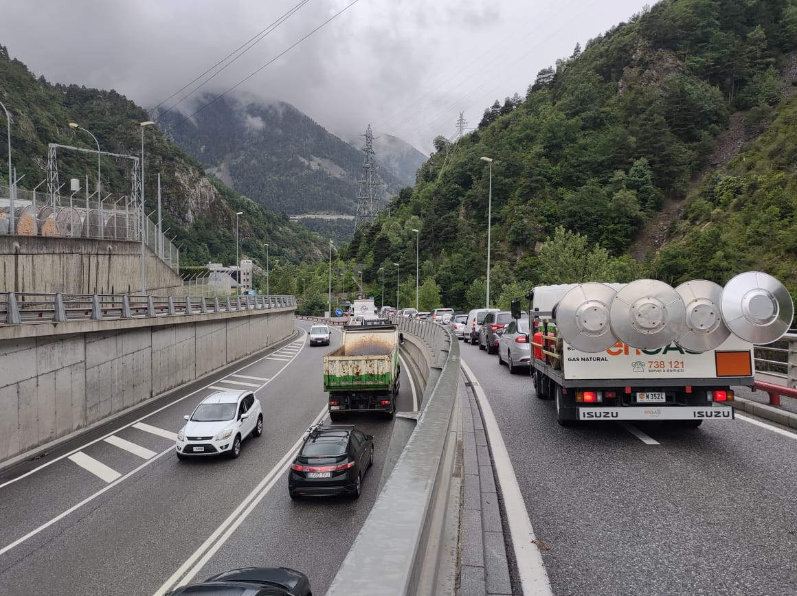Col·lapse al túnel dels Dos Valires especialment en direcció al centre del país.
