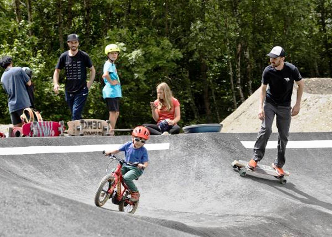 Usuaris a la zona esportiva de les Berques.