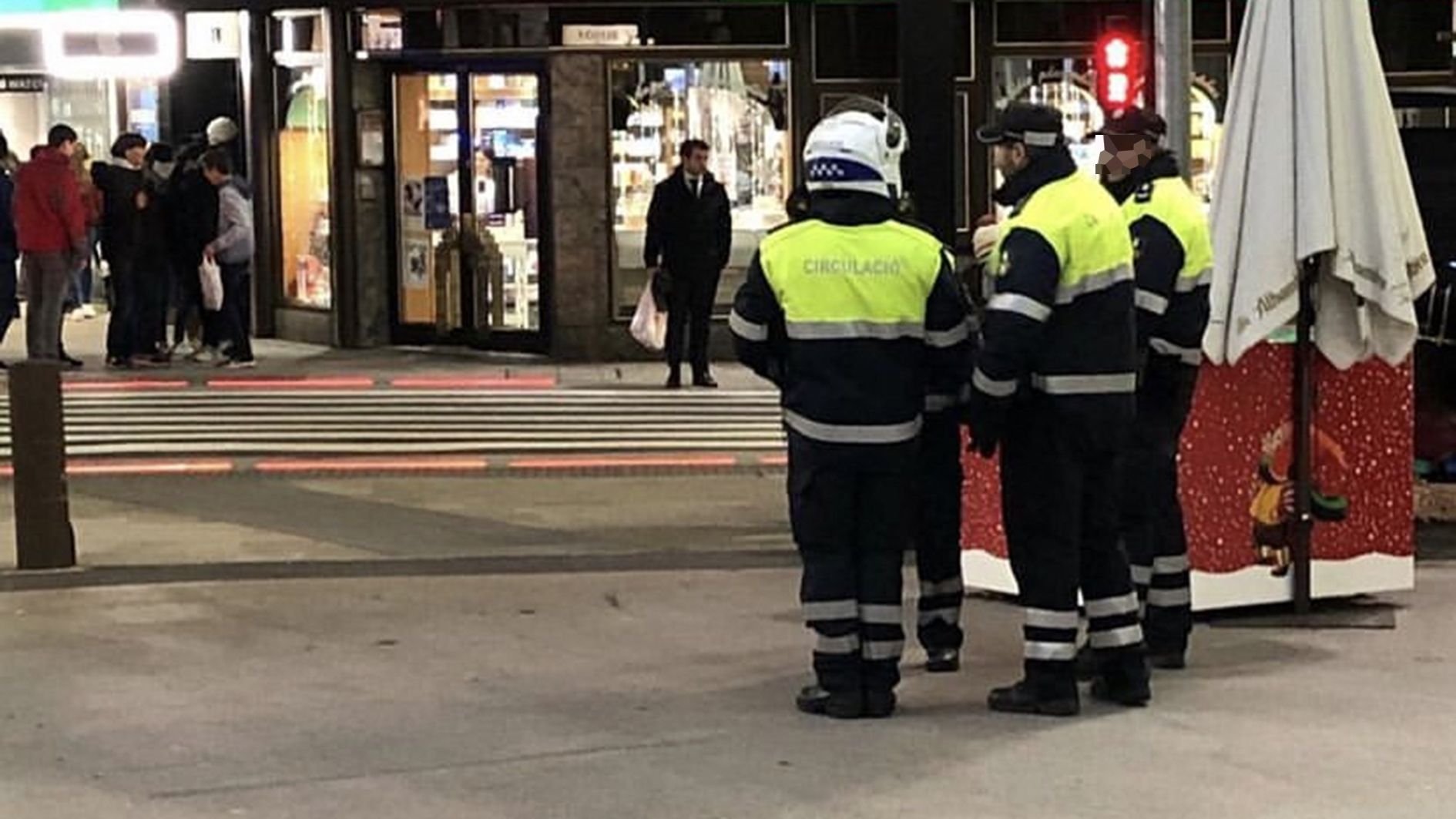 Un grup d'agents de circulació en una imatge d'arxiu.