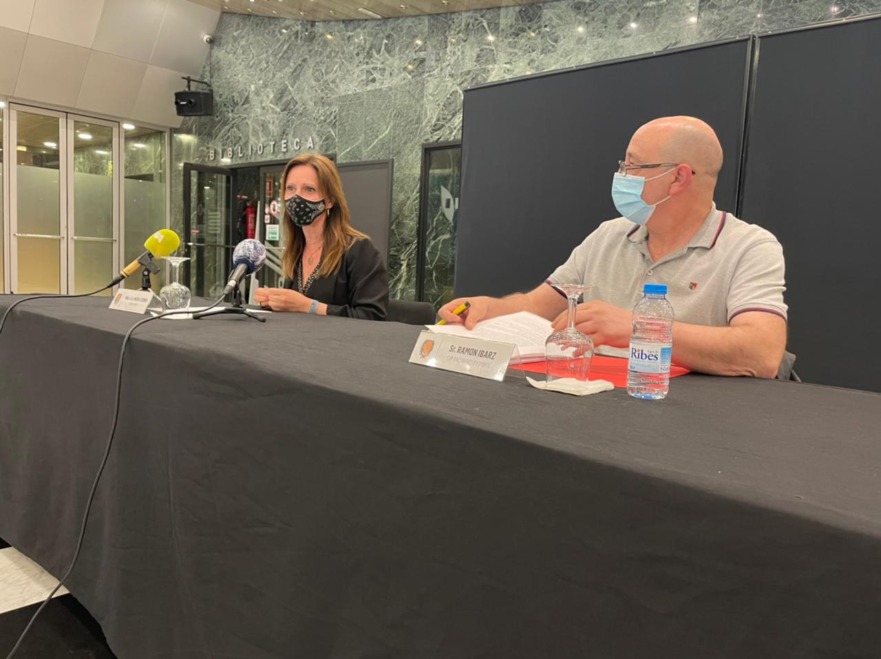 La cònsol menor, Mireia Codina; i el director d'Esports, Ramon Ibarz.