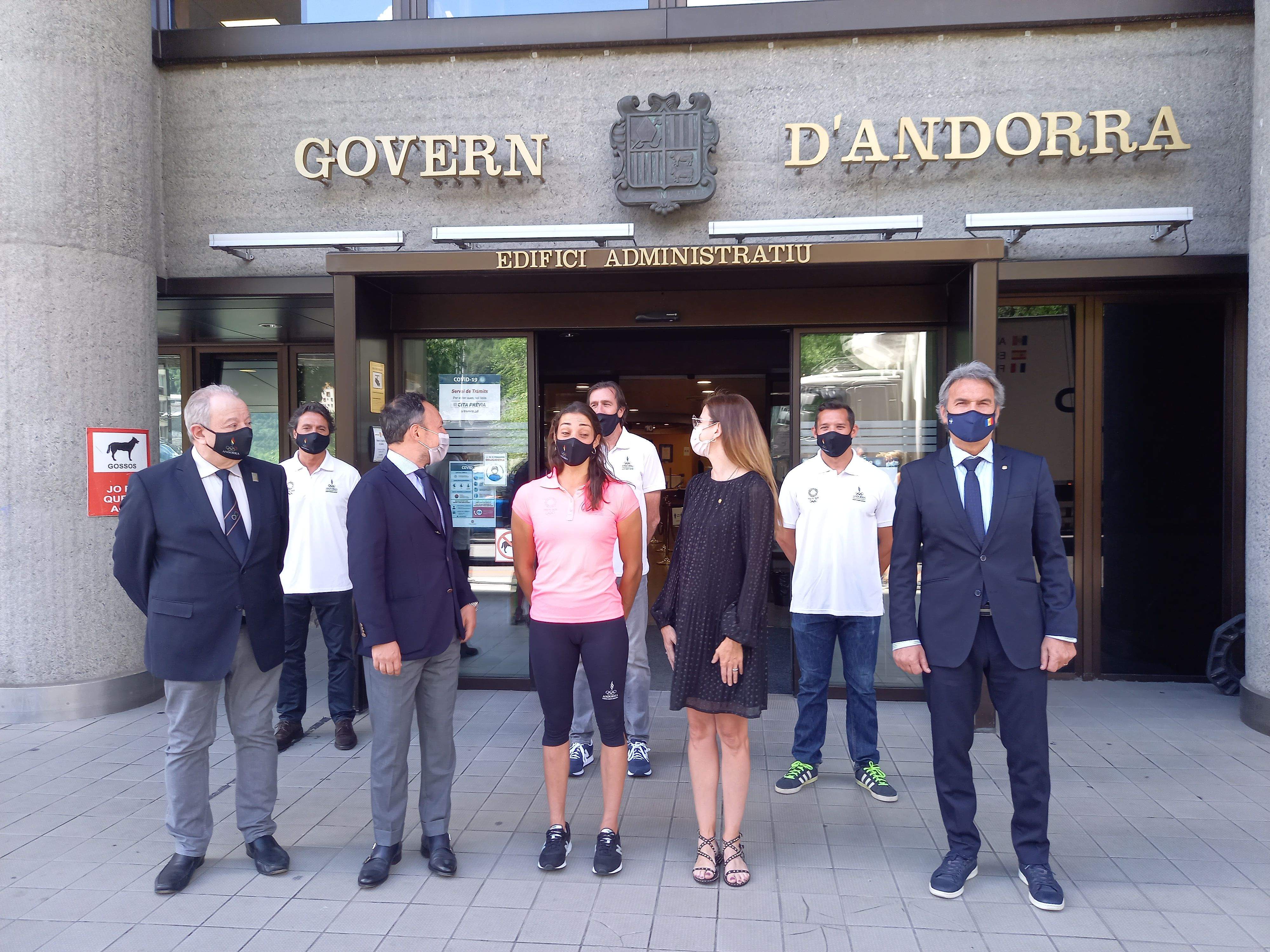 Espot i Riva fan broma amb Dòria abans de la foto oficial de la recepció.