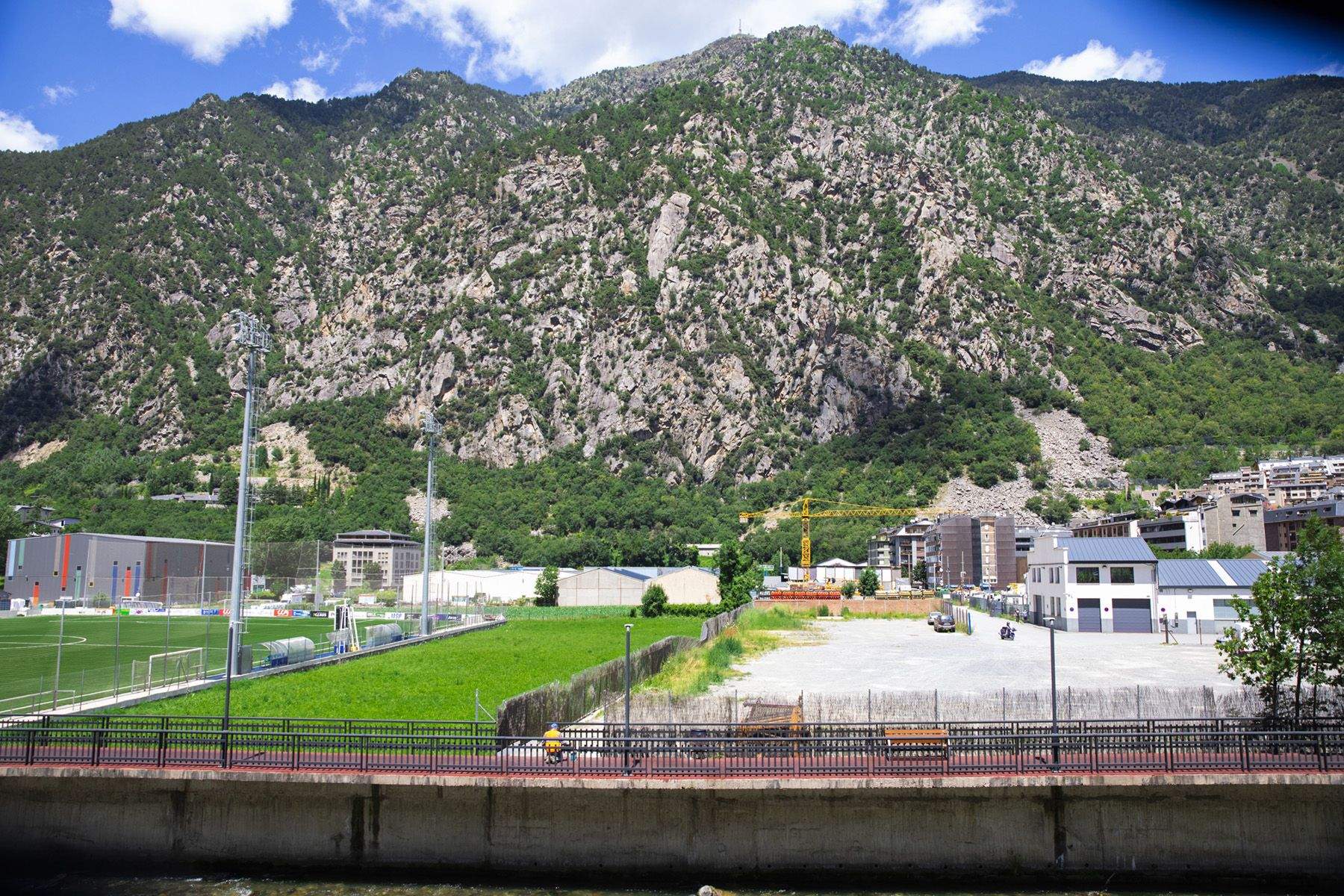 Els terrenys on s'ubicarà el futur aparcament.