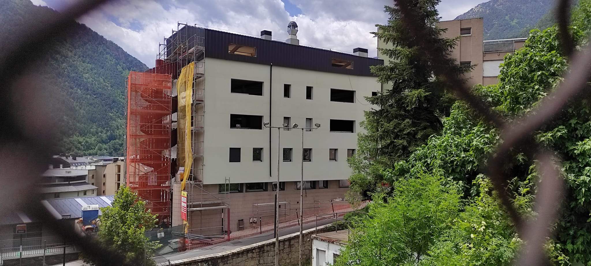 L'antiga residència Solà d'Enclar en plena remodelació.