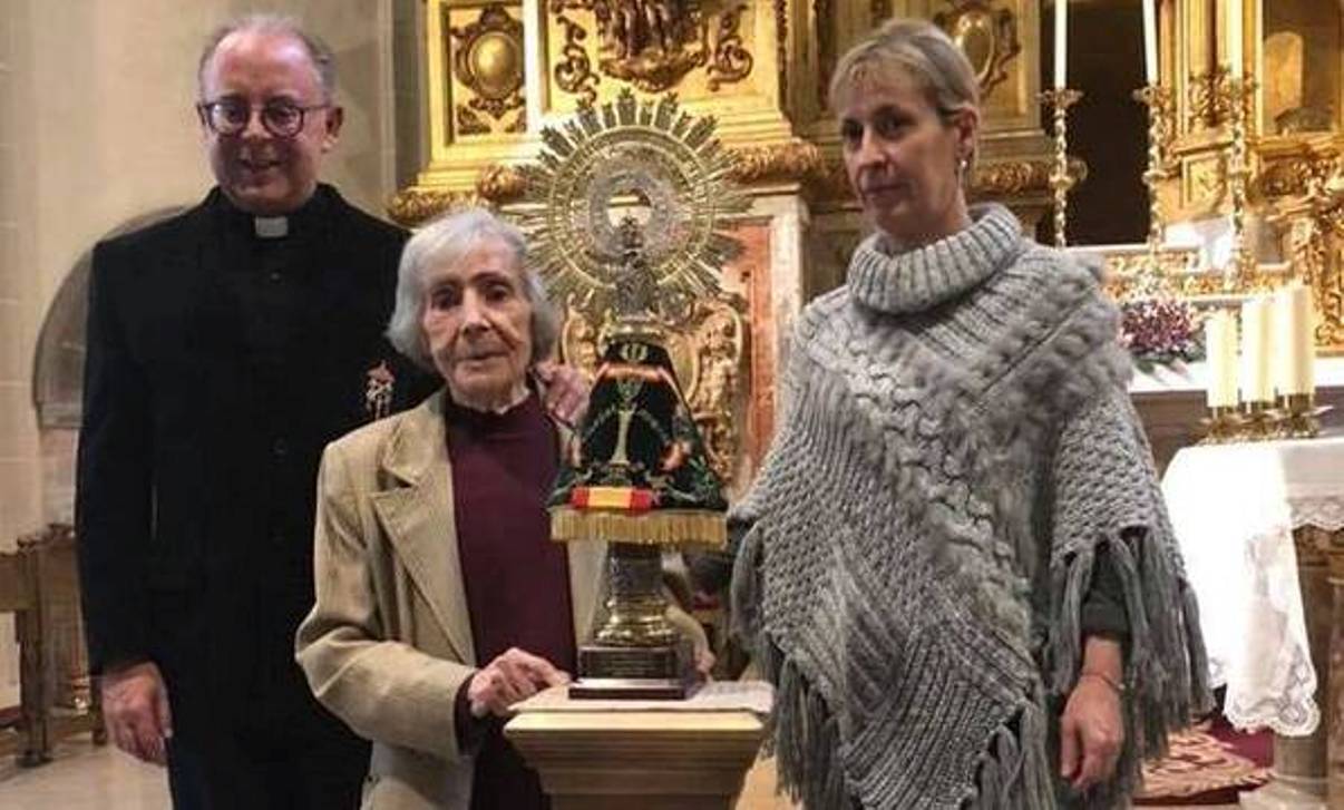 Mossèn Mateo amb la seva mare i la seva germana durant una festivitat del Pilar a Saragossa.