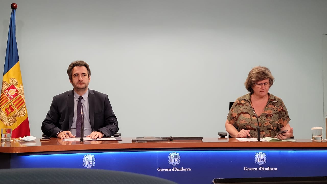 Jover i Rosa Vidal, durant la roda de premsa.