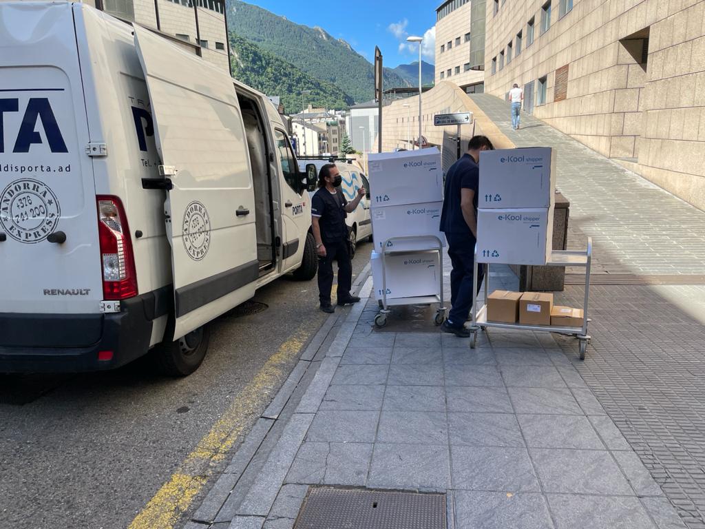 Arribada de les vacunes per l'accés a l'hospital de Fiter i Rossell.